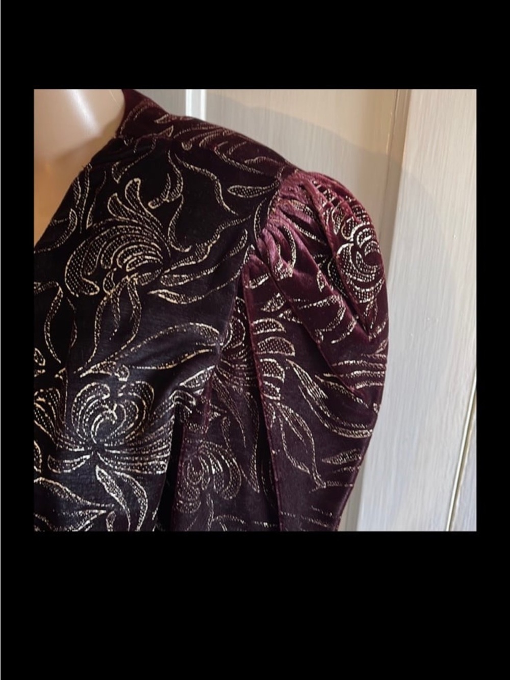 Cropped Velvet Jacket - Picture 3 of 4